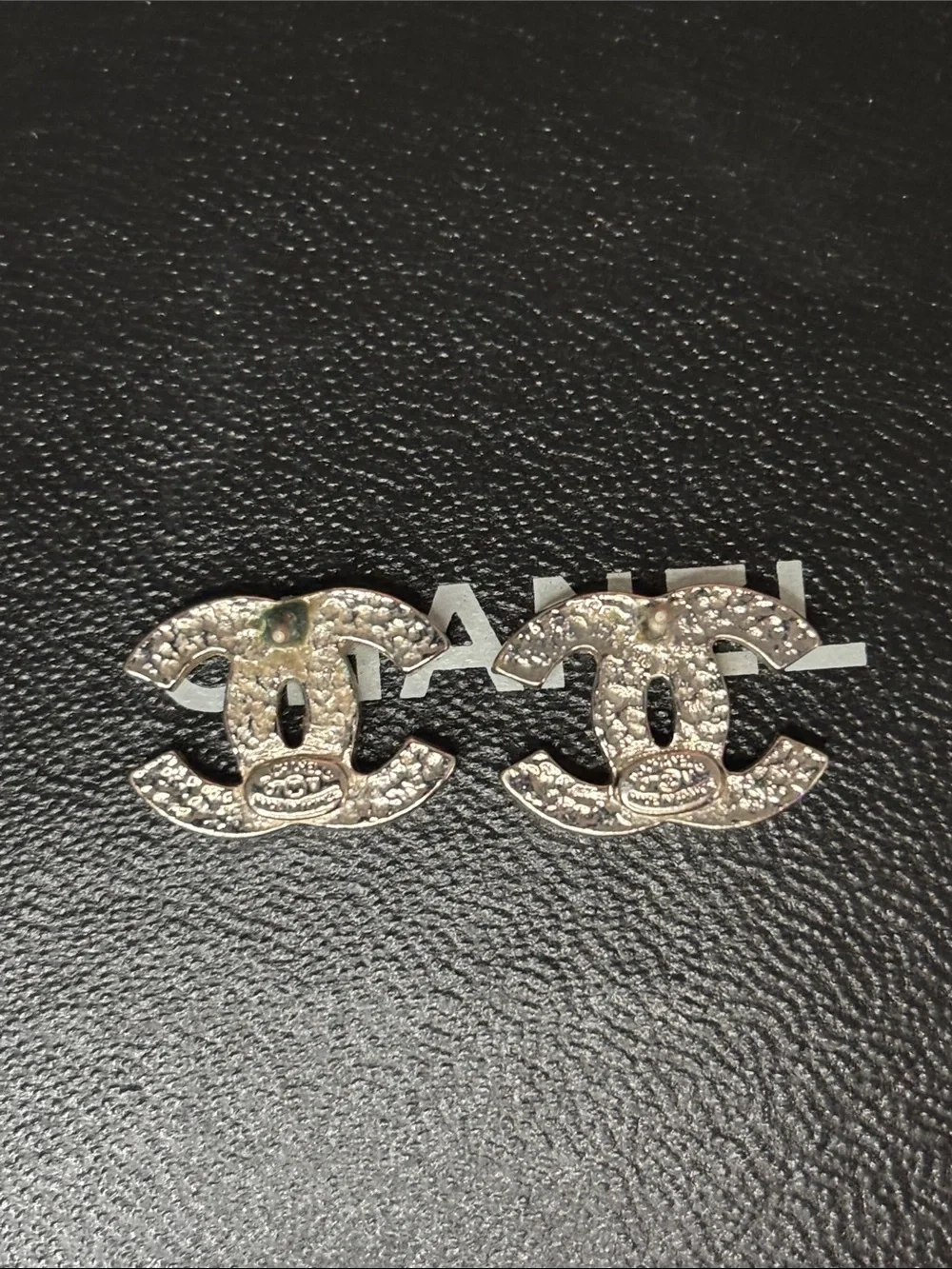 CHANEL logo stud