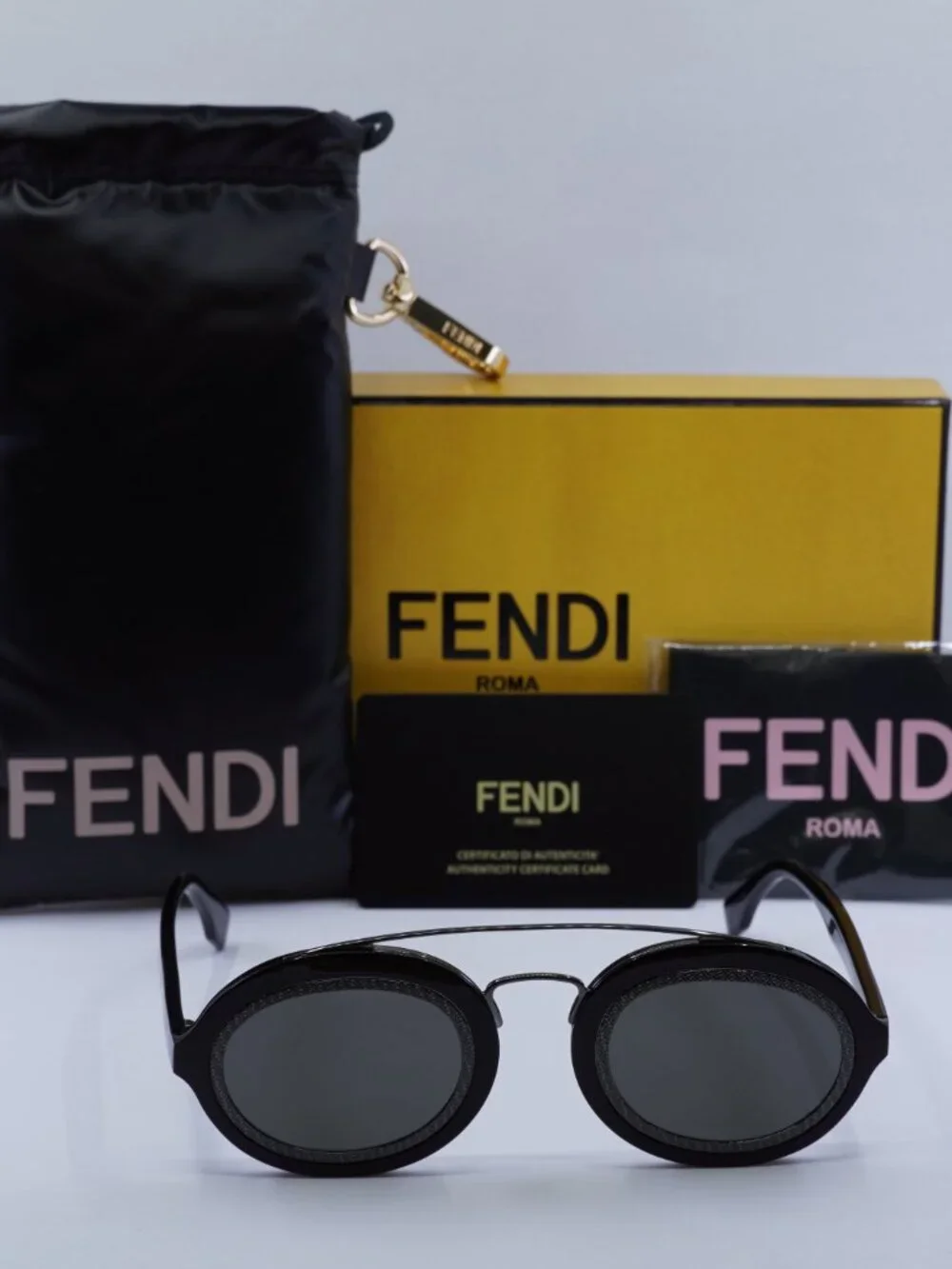 Fendi model fe40094i