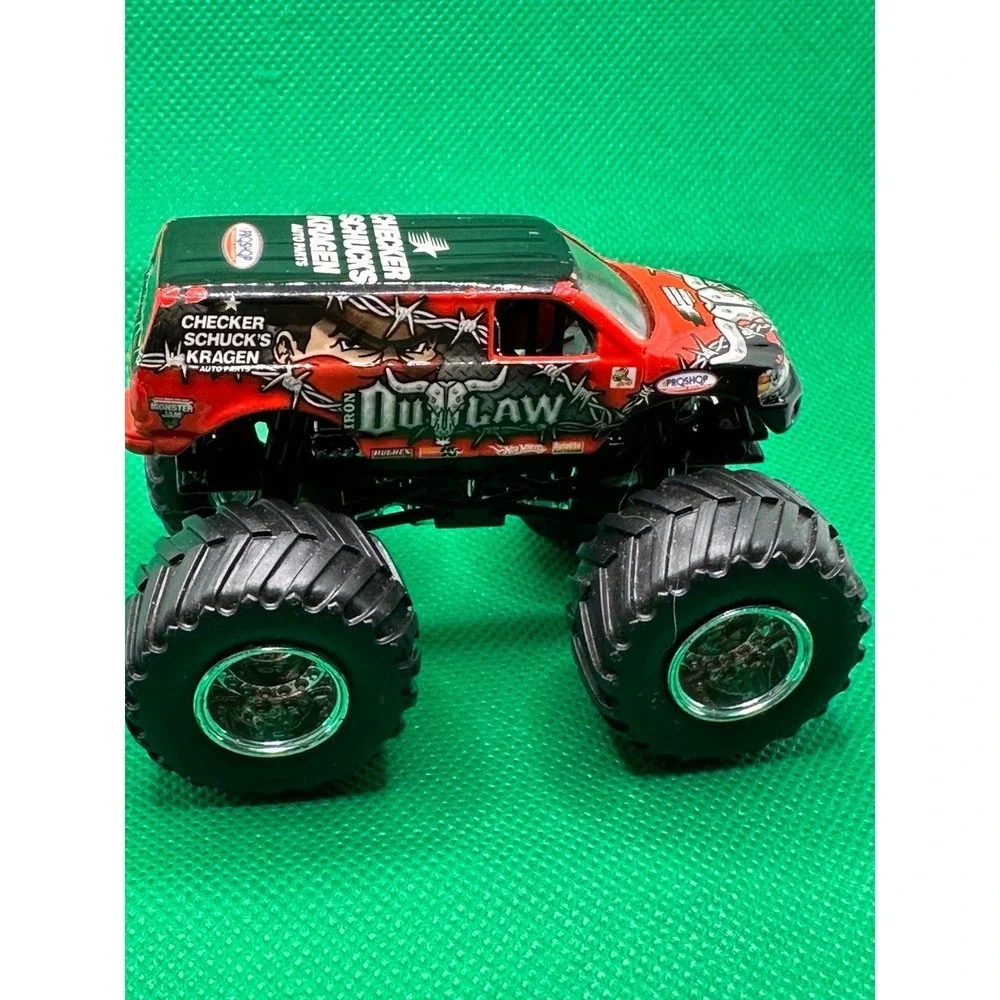 Hot Wheels Monster‎ Jam Monster Truck Iron Outlaw 1:55