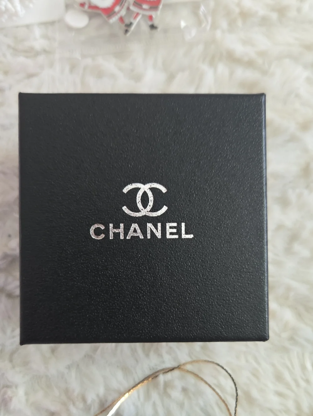 CHANEL pearl drop