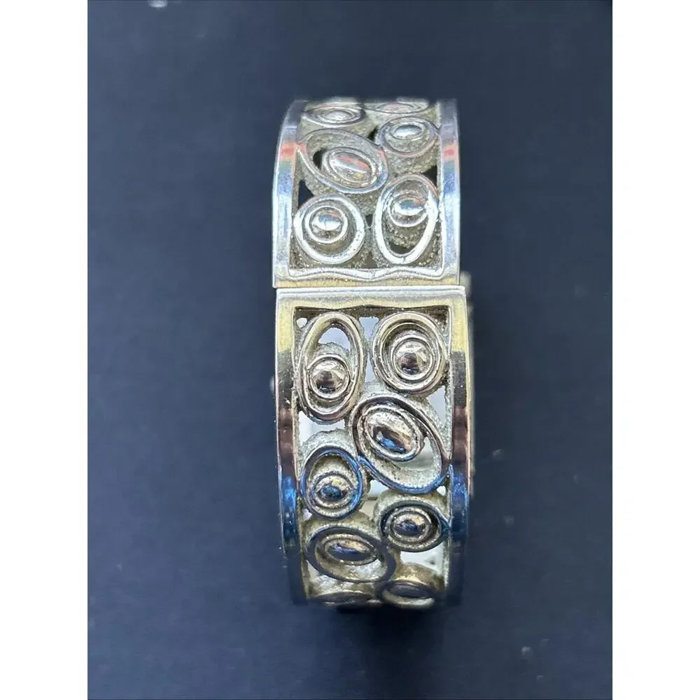 Unbranded silver tone