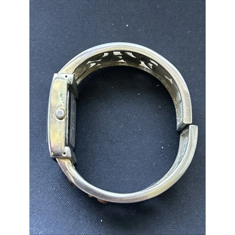 Unbranded silver tone