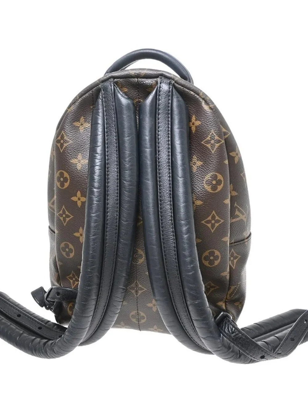 Louis Vuitton outside 	ab