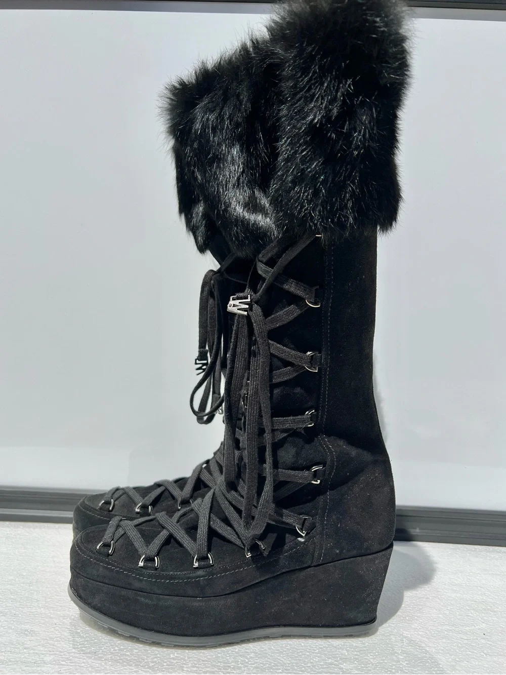 Stuart Weitzman chic luxurious