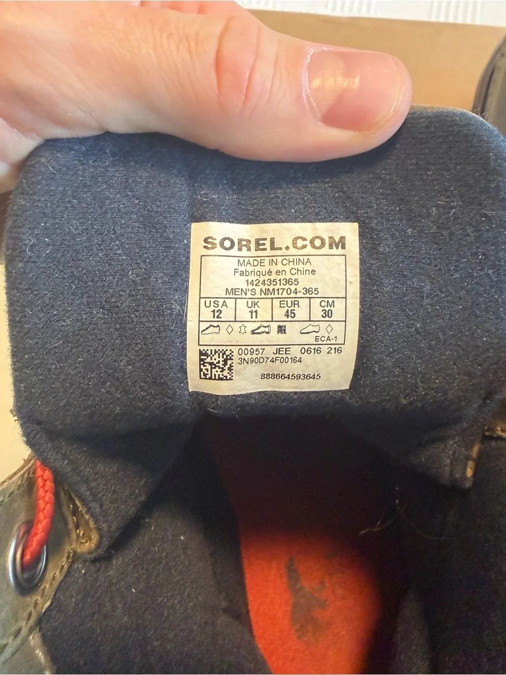 Sorel comes box