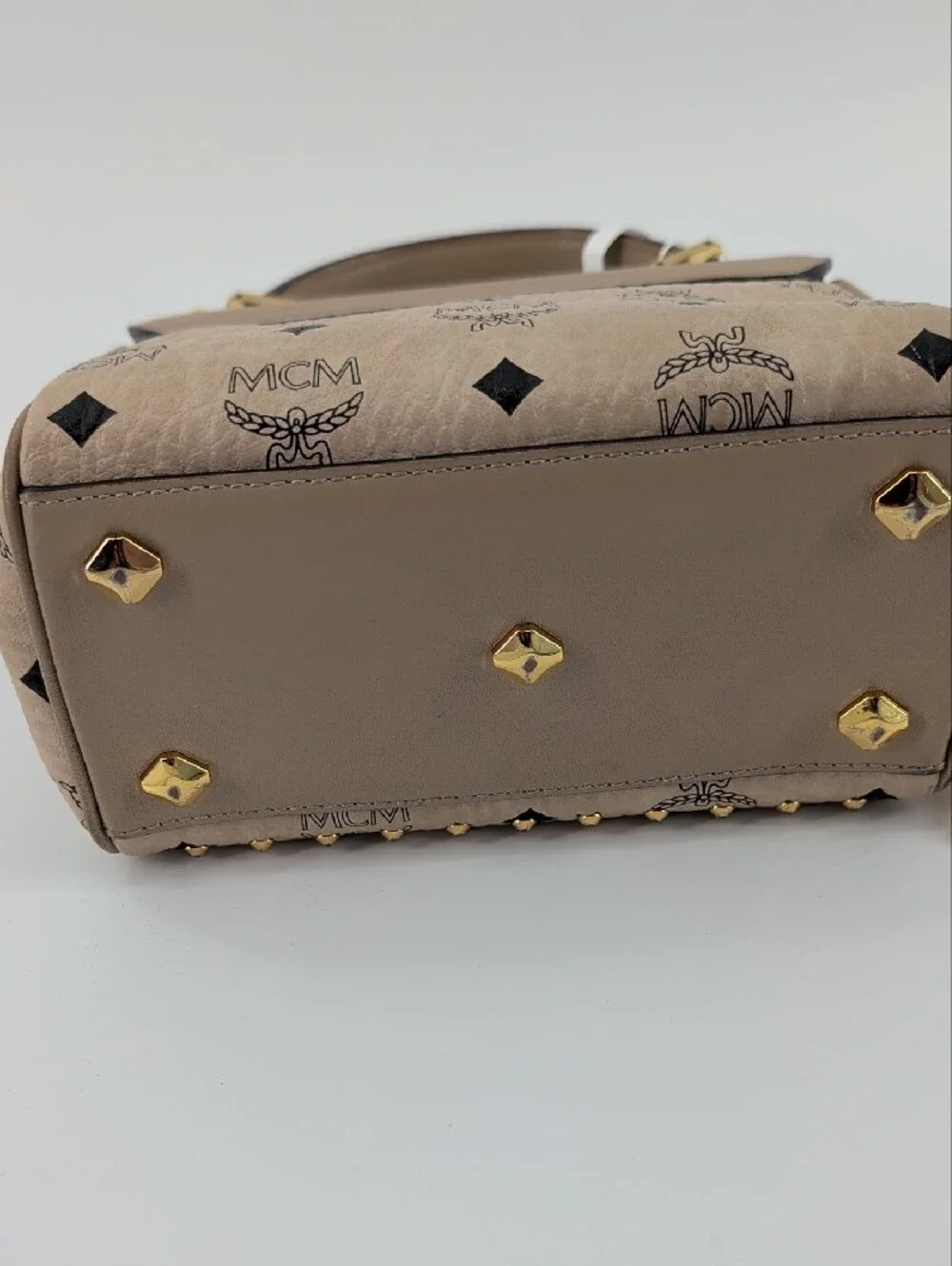 MCM top handle