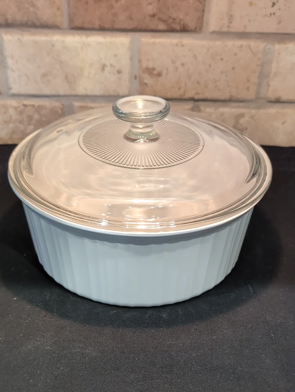 Corningware / Corning Ware French White 2.5 Quart Casserole Bowl With Glass Lid