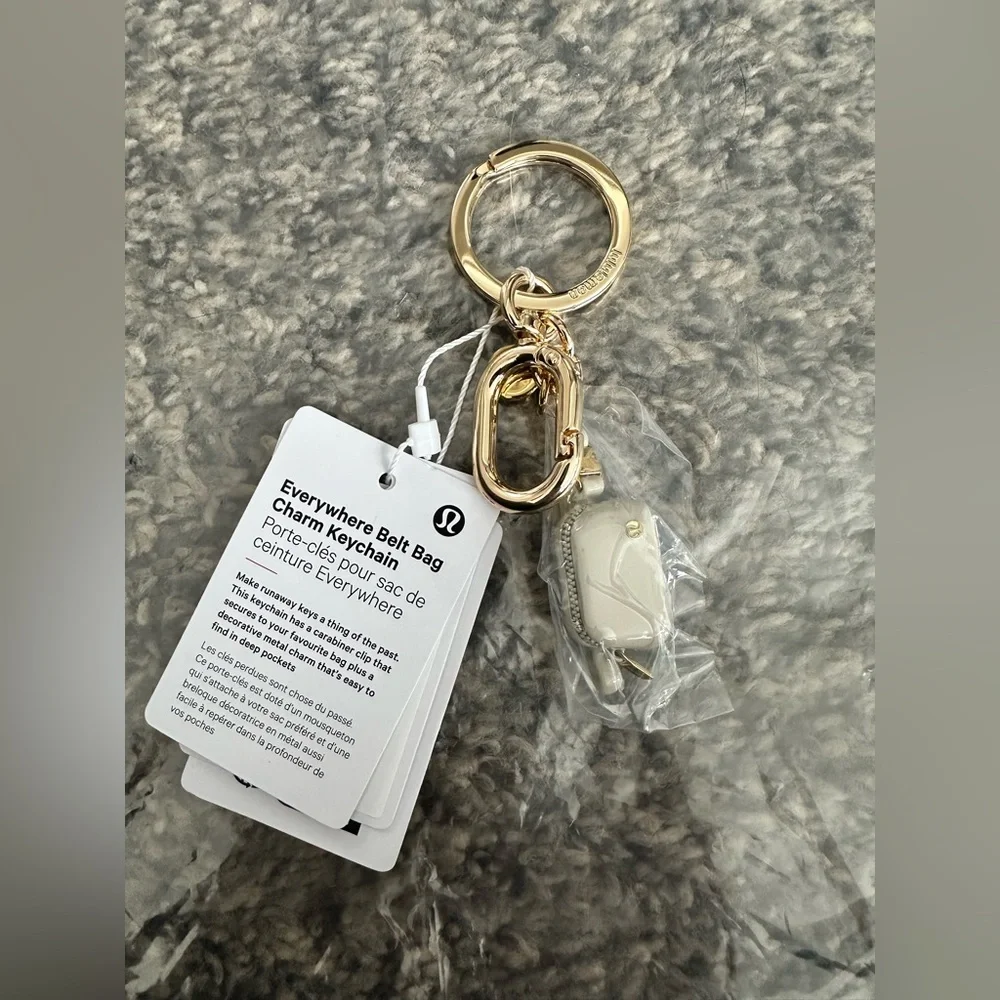 Lululemon belt bag keychain