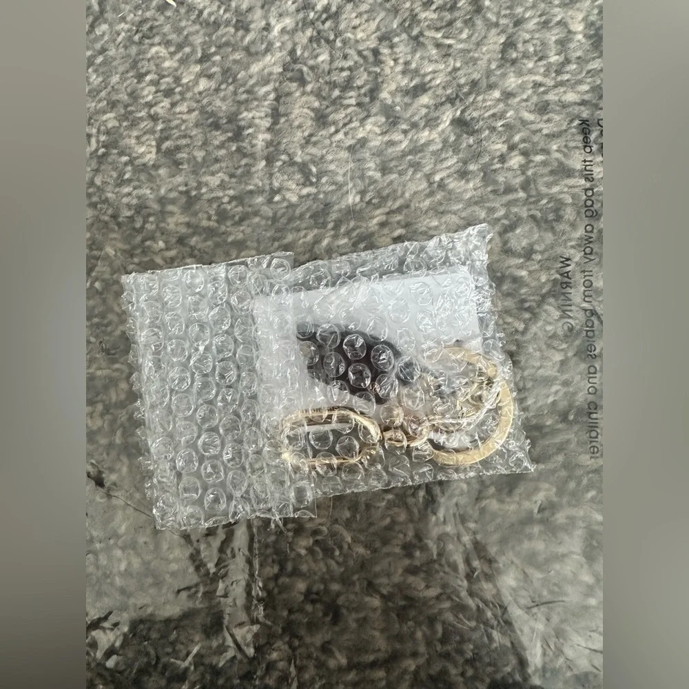 Lululemon everywhere belt bag keychain