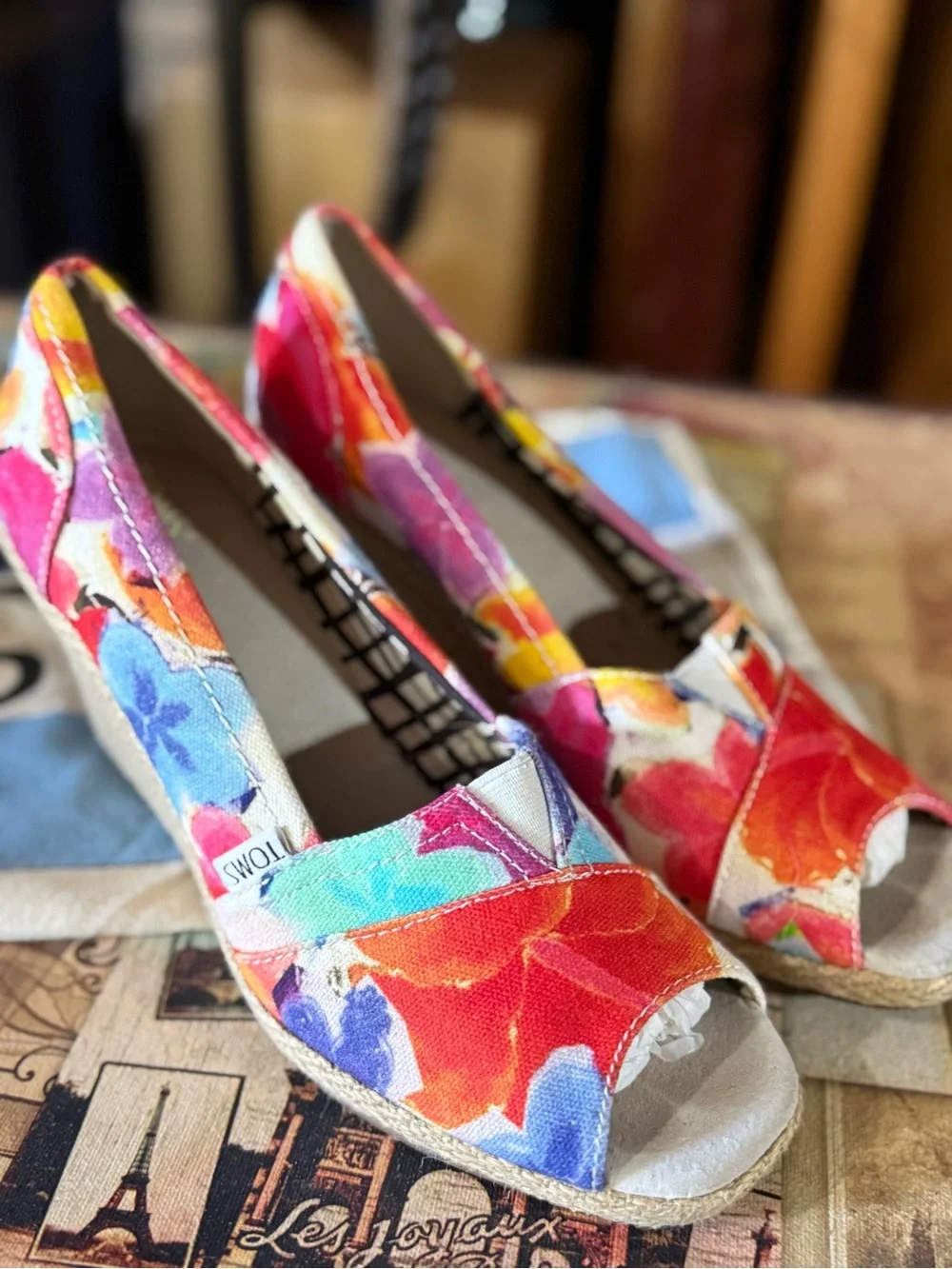 Toms floral canvas