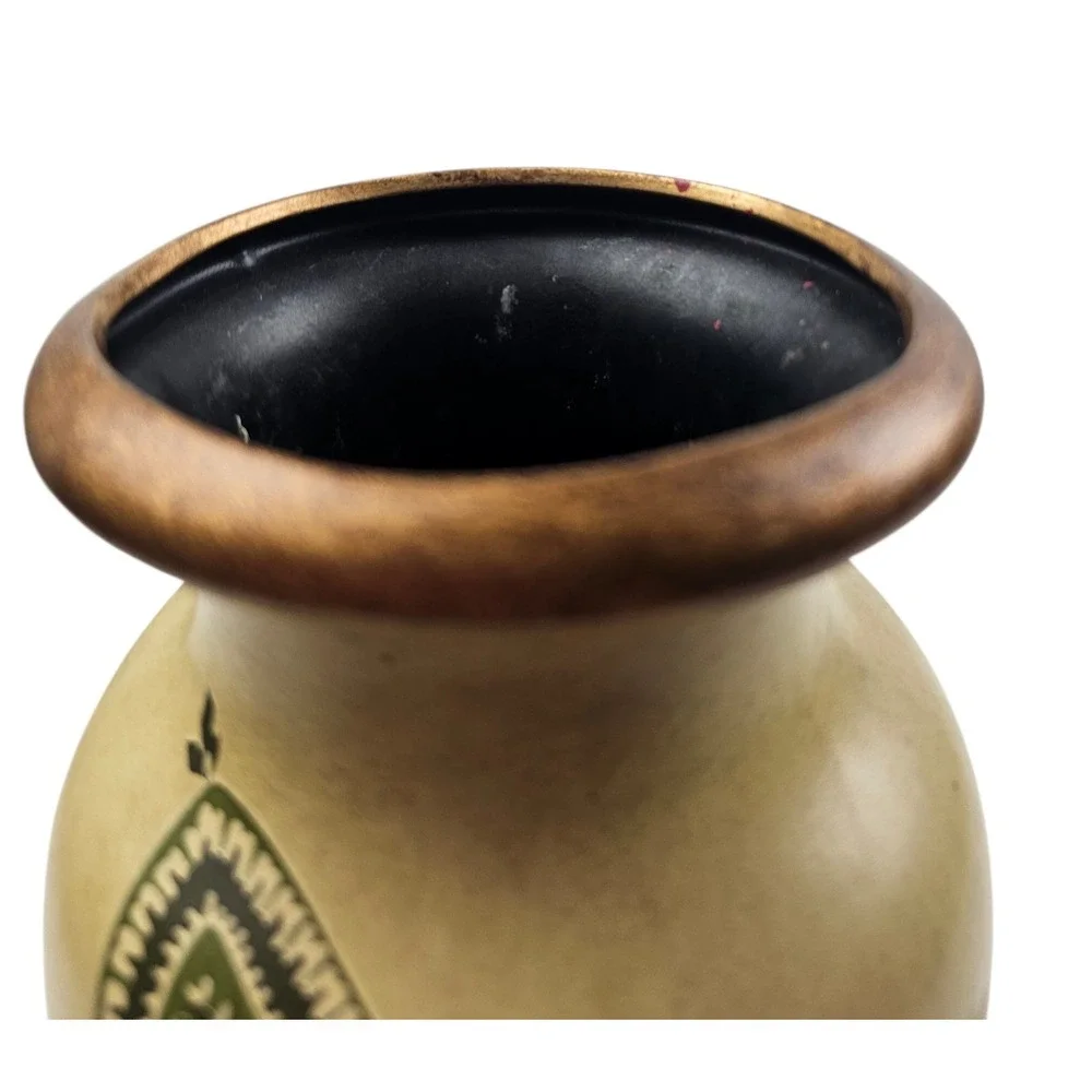 N/A decorative vase