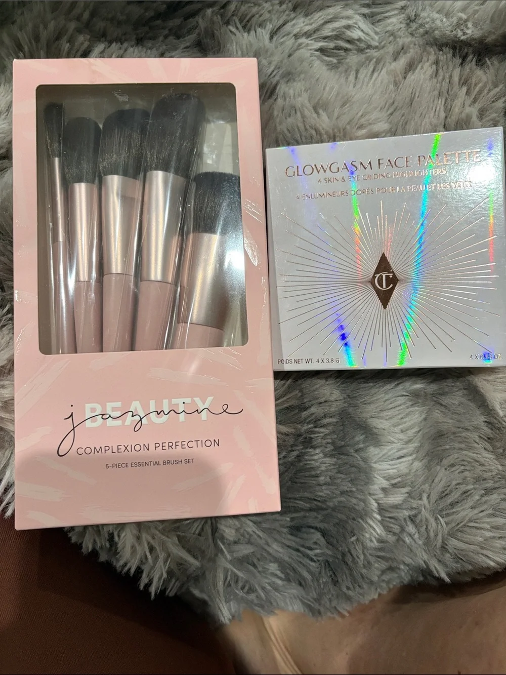 Charlotte Tilbury Glowgasm face palette and 5-Piece Brush Set - Pink