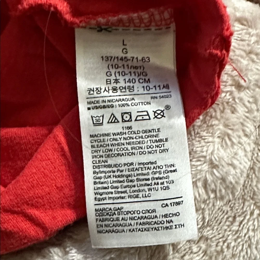 GAP festive red