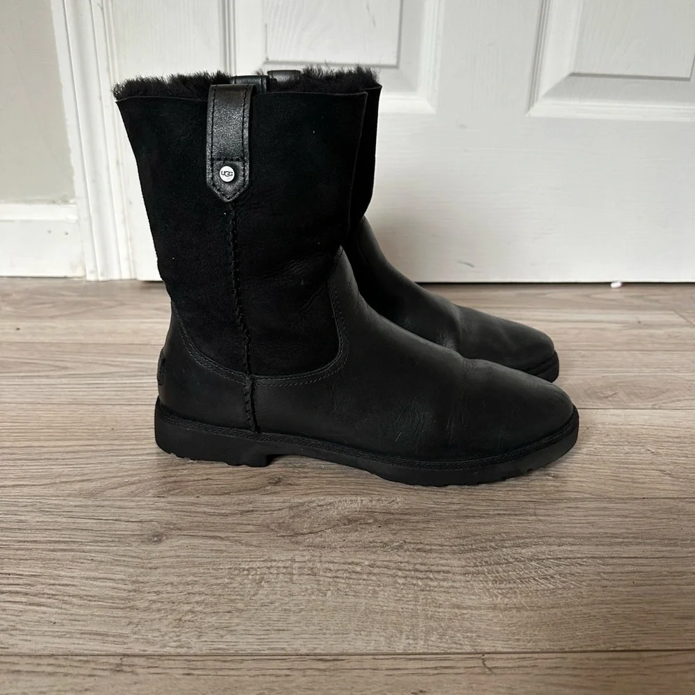 Ugg Romely Short Boot Black