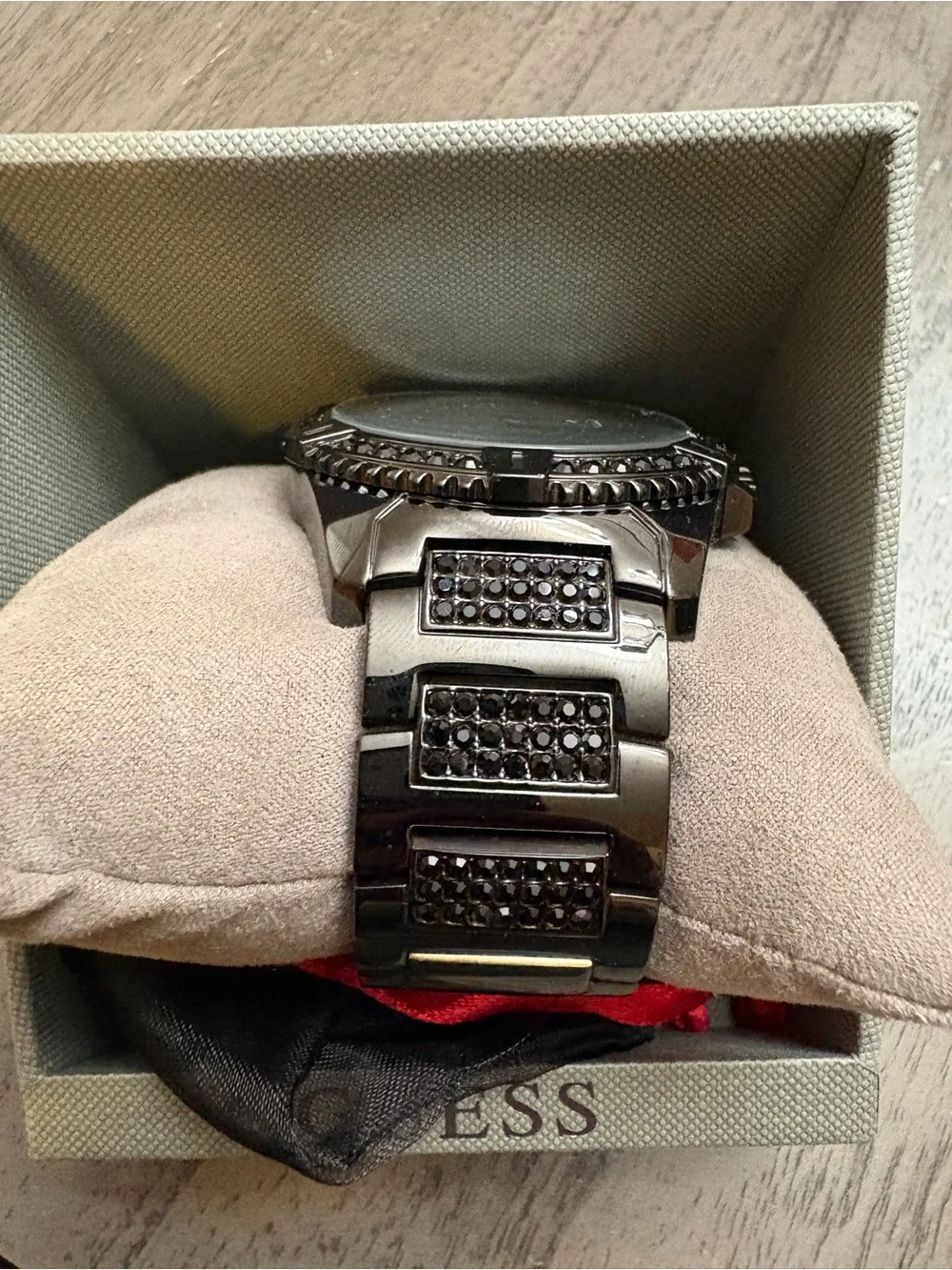 Guess bold black