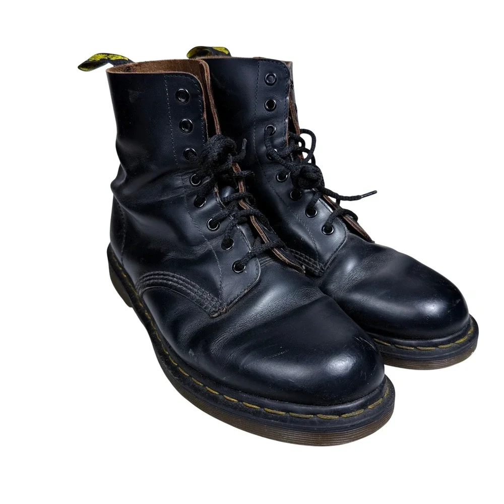 Dr. Martens 1460 Boots Mens 8 Black Leather Made in England Lace Up Combat 8-Eye