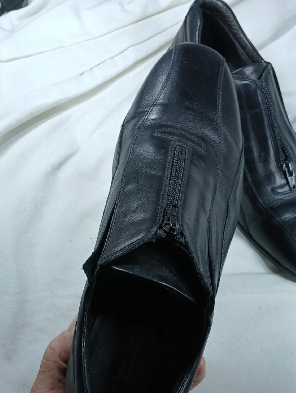 To Boot sleek zip