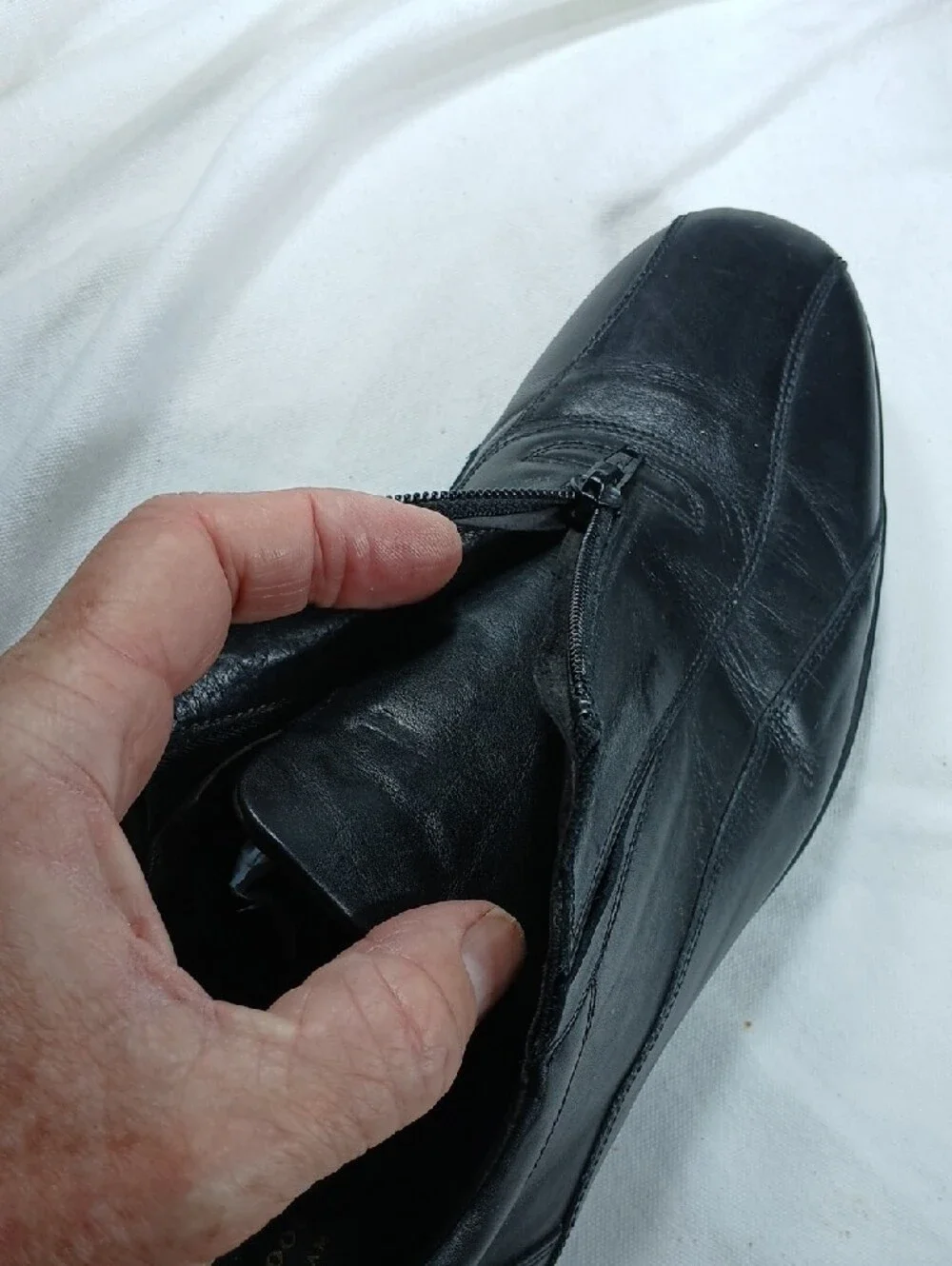 To Boot sleek zip