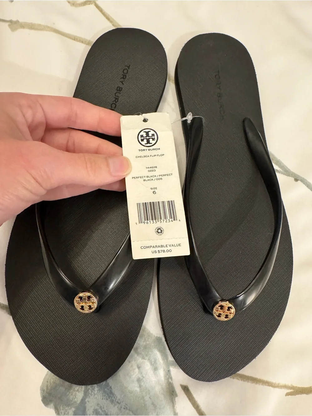 NWT Tory Burch Chelsea Flip-Flop Sandals with Gold Logo