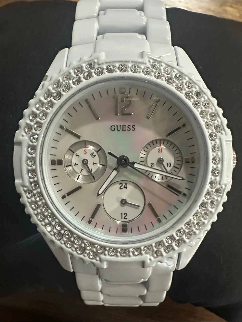 Guess stunning classic
