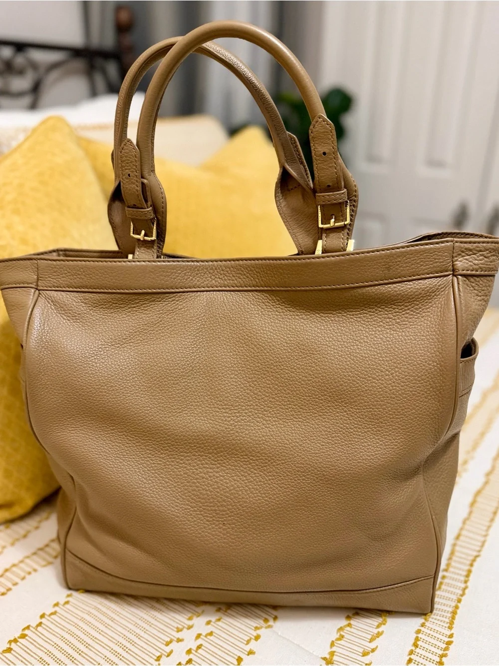 Tory Burch handles logo leather