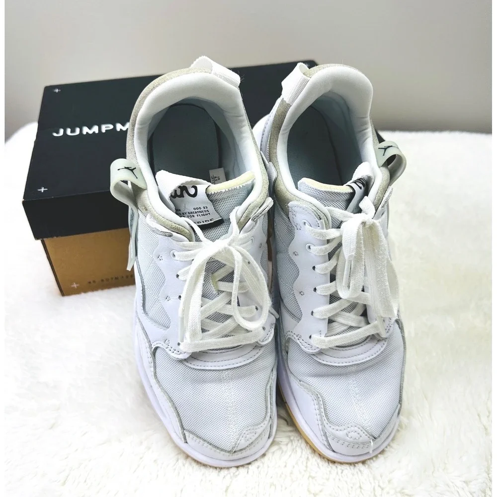 Jordan ma2 white