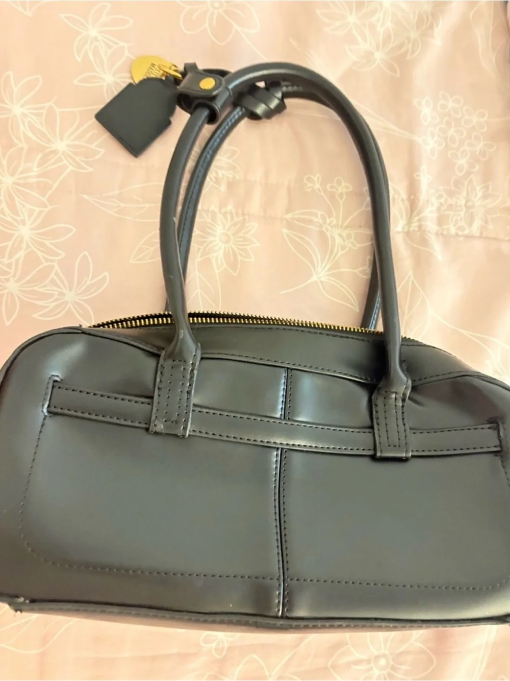 Steve Madden wear logo