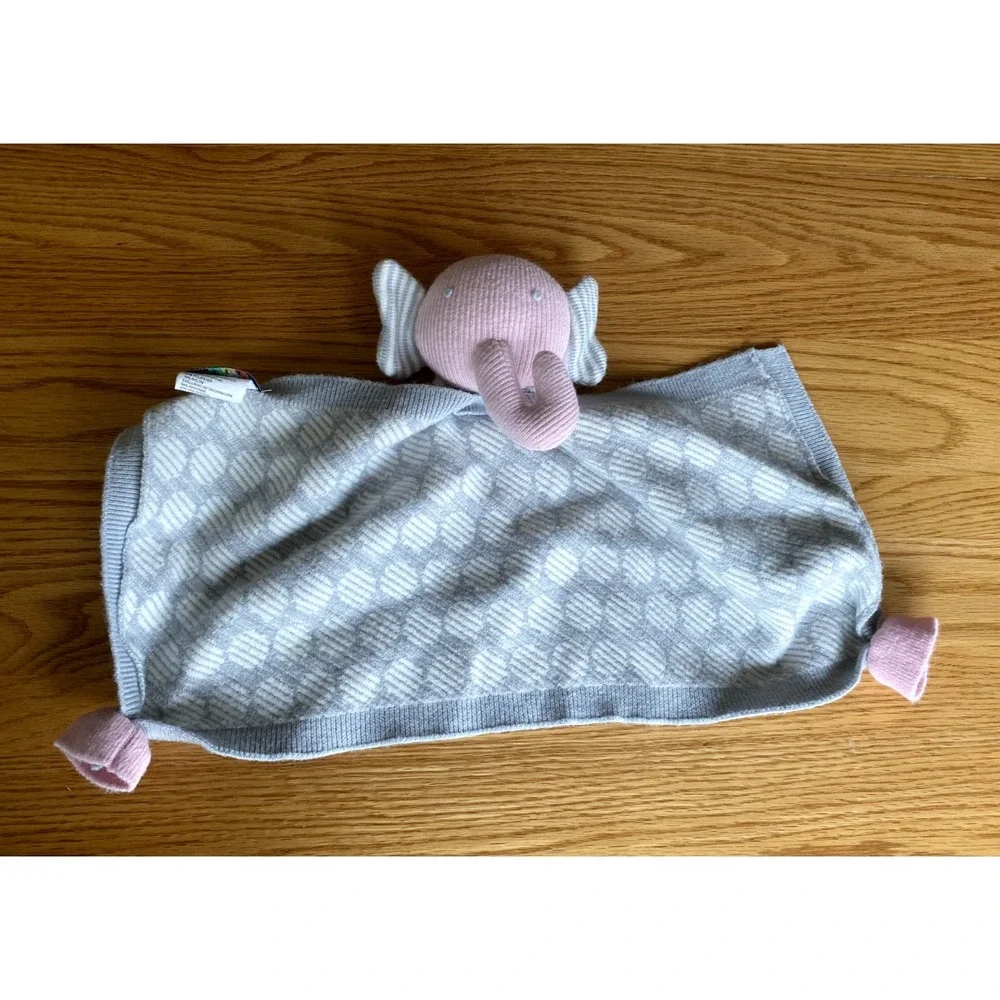 Not Your Grandmothers Blanket knitted pink