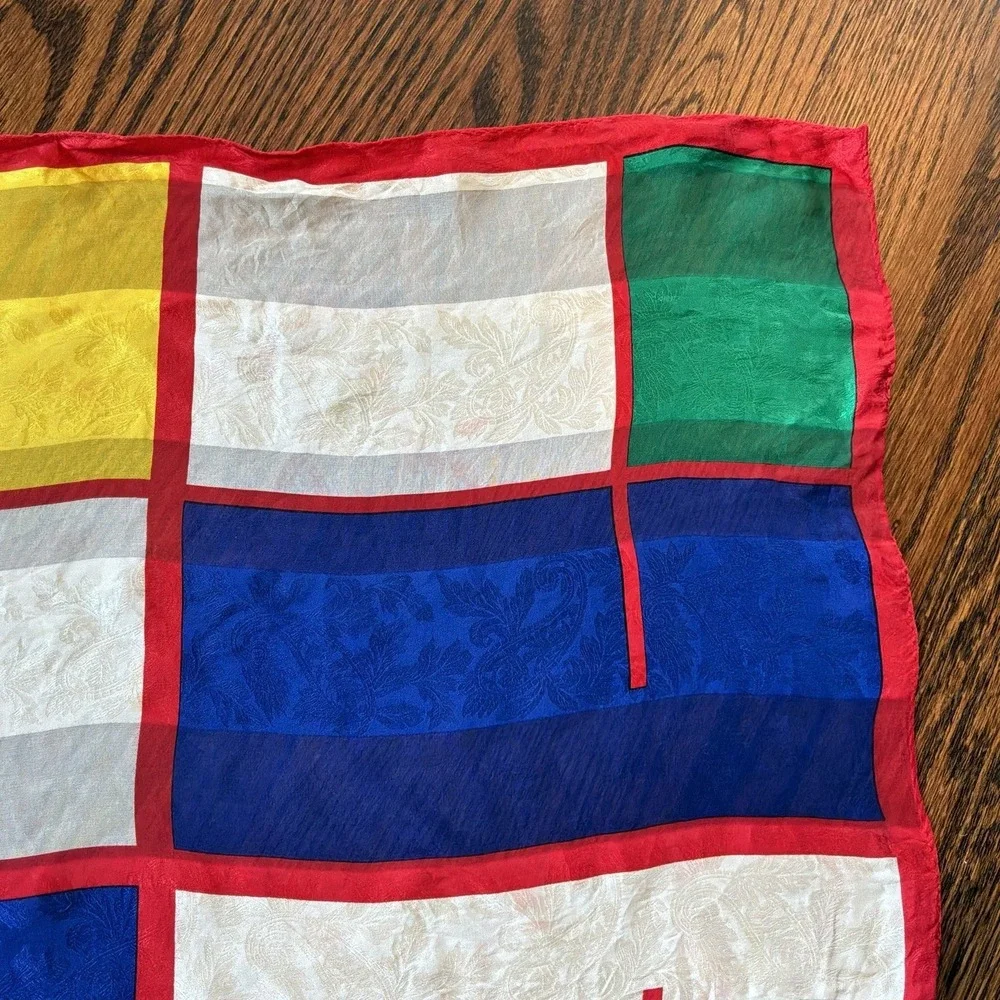 Oscar de la Renta has few