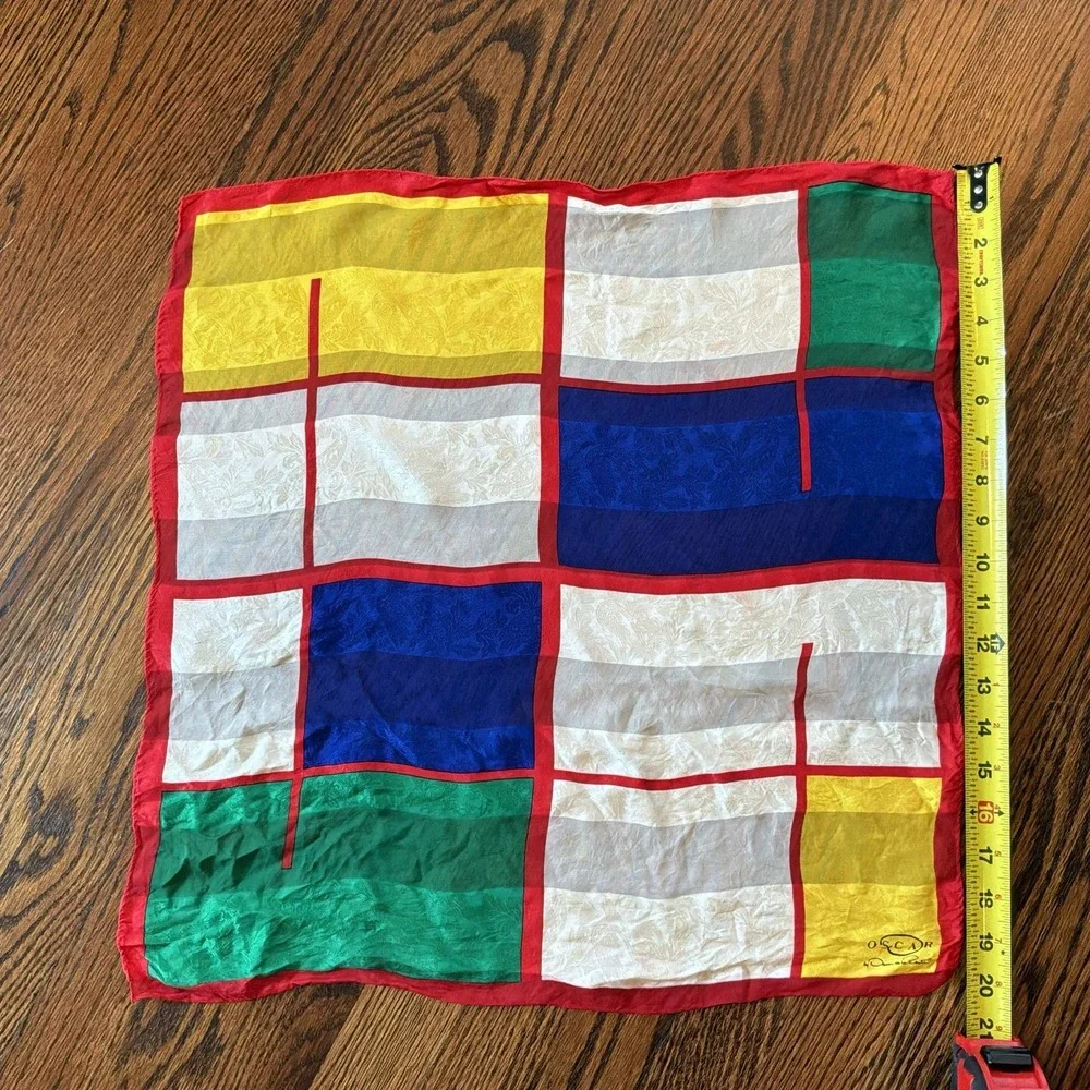 Oscar de la Renta has few
