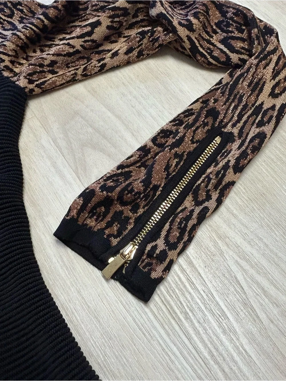Cache leopard knit