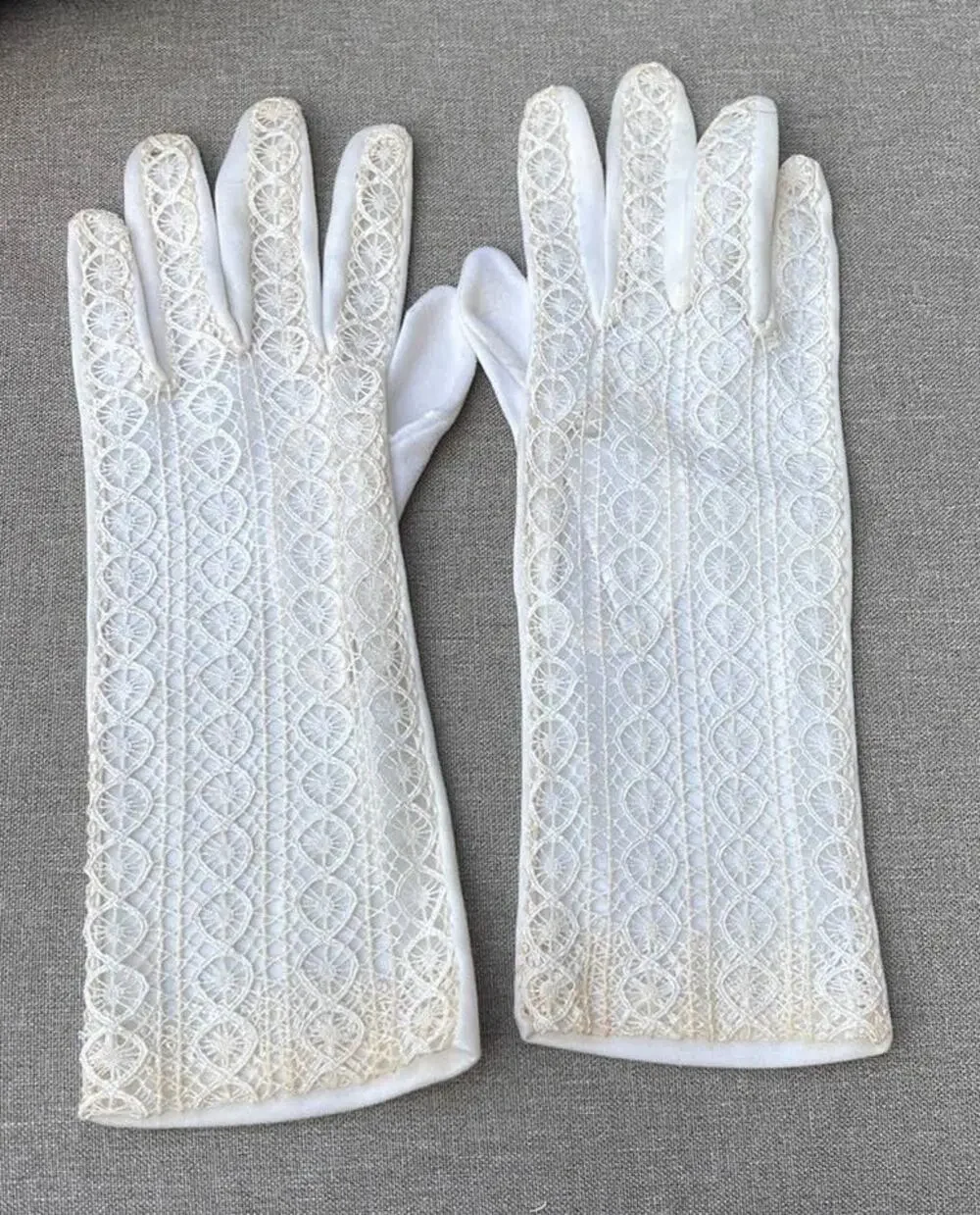 Vintage white lace dainty dress gloves