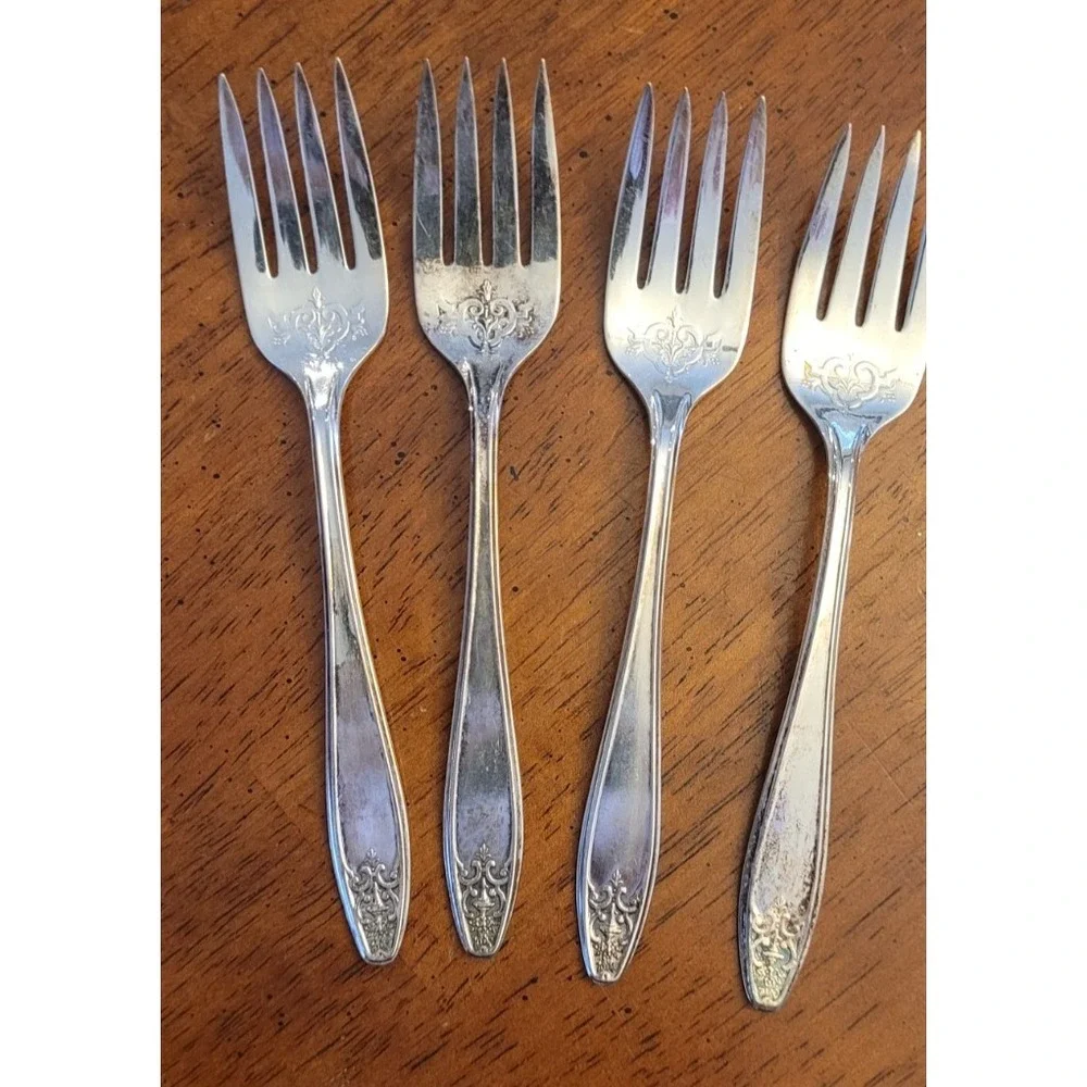 4 VINTAGE International Silver Lady Doris Silverplate Salad Fork 6 in. 1929