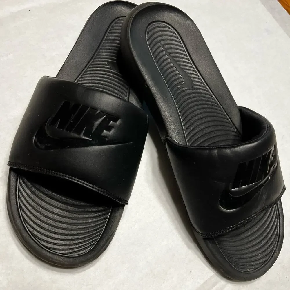 Nike slides men’s