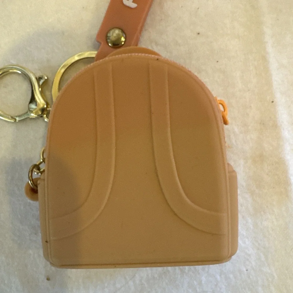 The Unbranded Brand silicone zip
