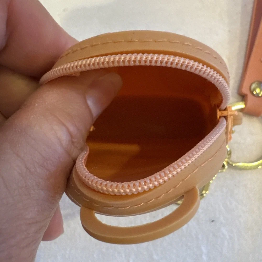 The Unbranded Brand silicone zip