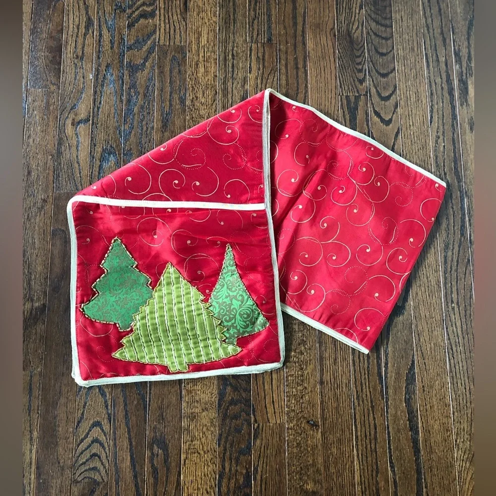 Pier 1 Imports 13”x72” Red/Gold/Green Christmas Tree Appliqué Table Runner - EUC