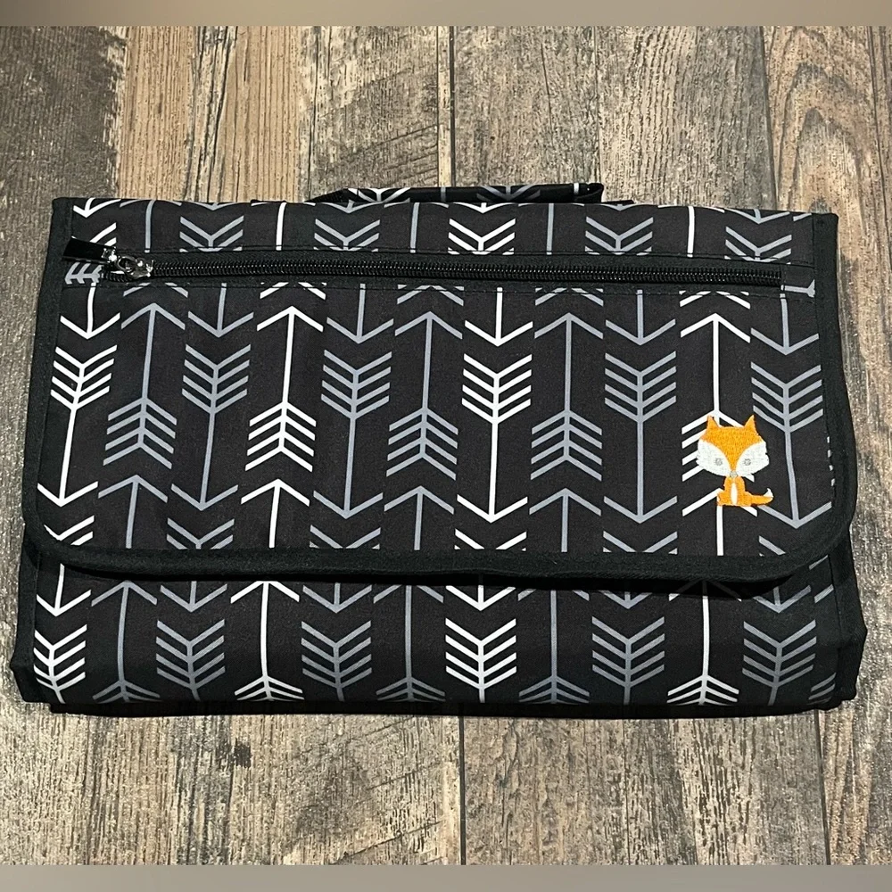 Carters Black Arrow Fox Baby‎ Mini Diaper Mat & Bag On The Go Padded Headrest.