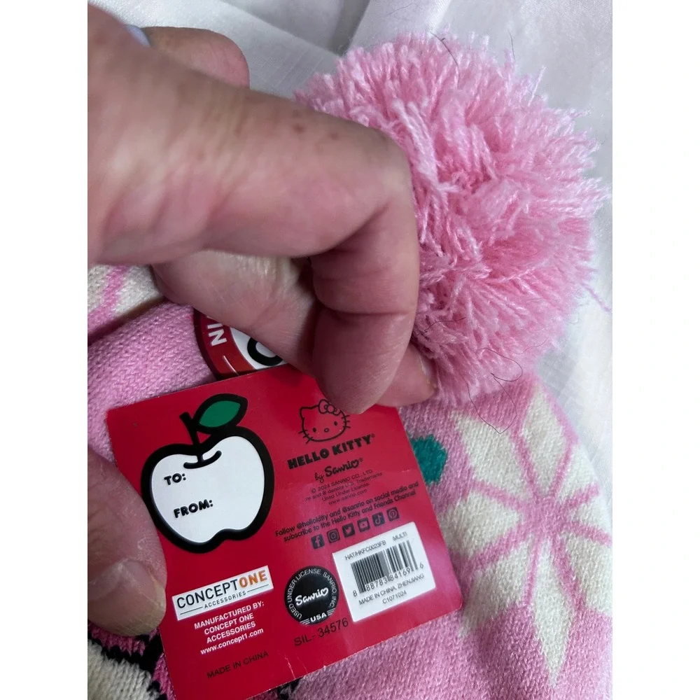 Sanrio features measurements fold