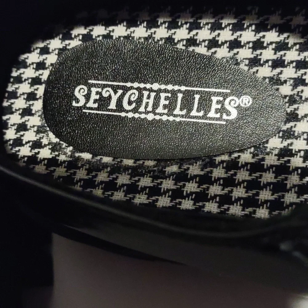 Seychelles new without