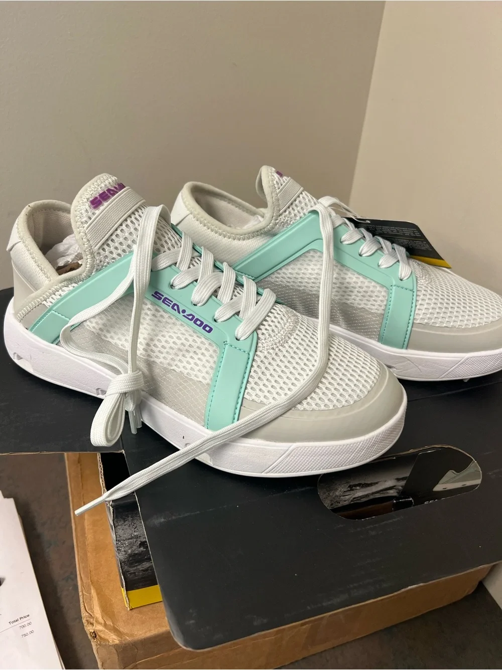 NWT Unisex Sea-doo water shoes