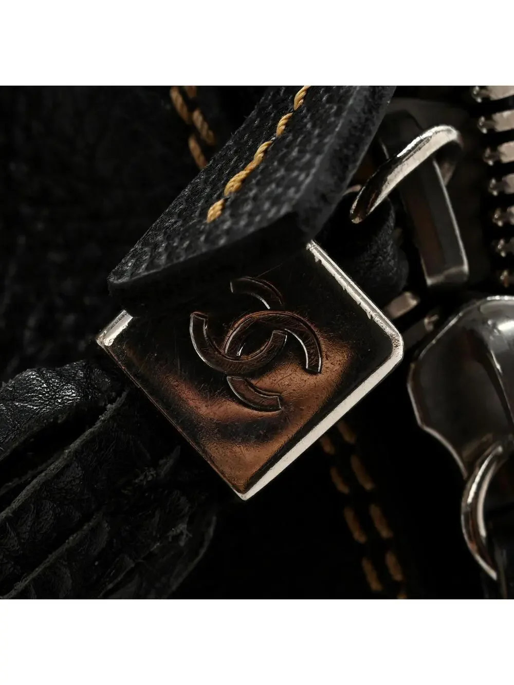CHANEL indulge timeless