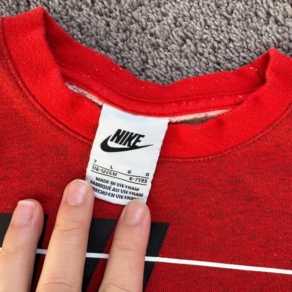 Nike vibrant crimson