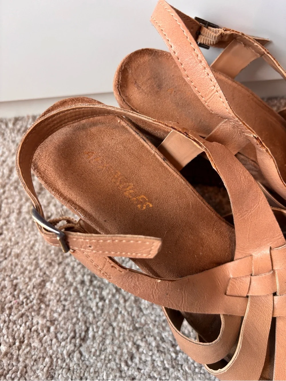 AEROSOLES elegant tan