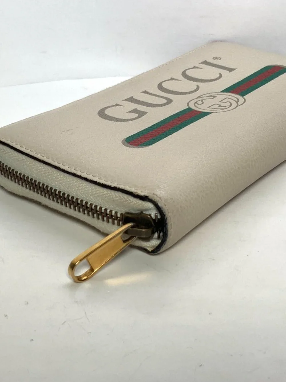 Gucci classic logo