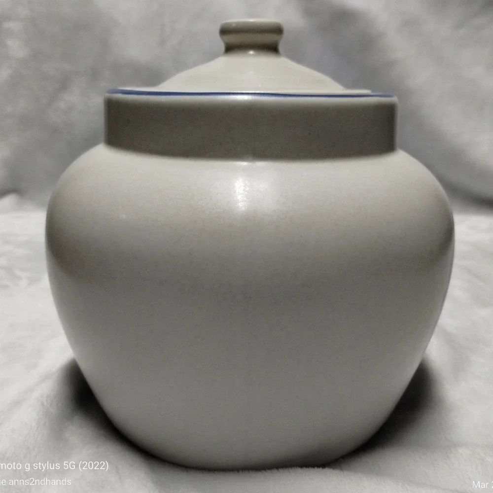 Pfaltzgraff yorktowne lidded