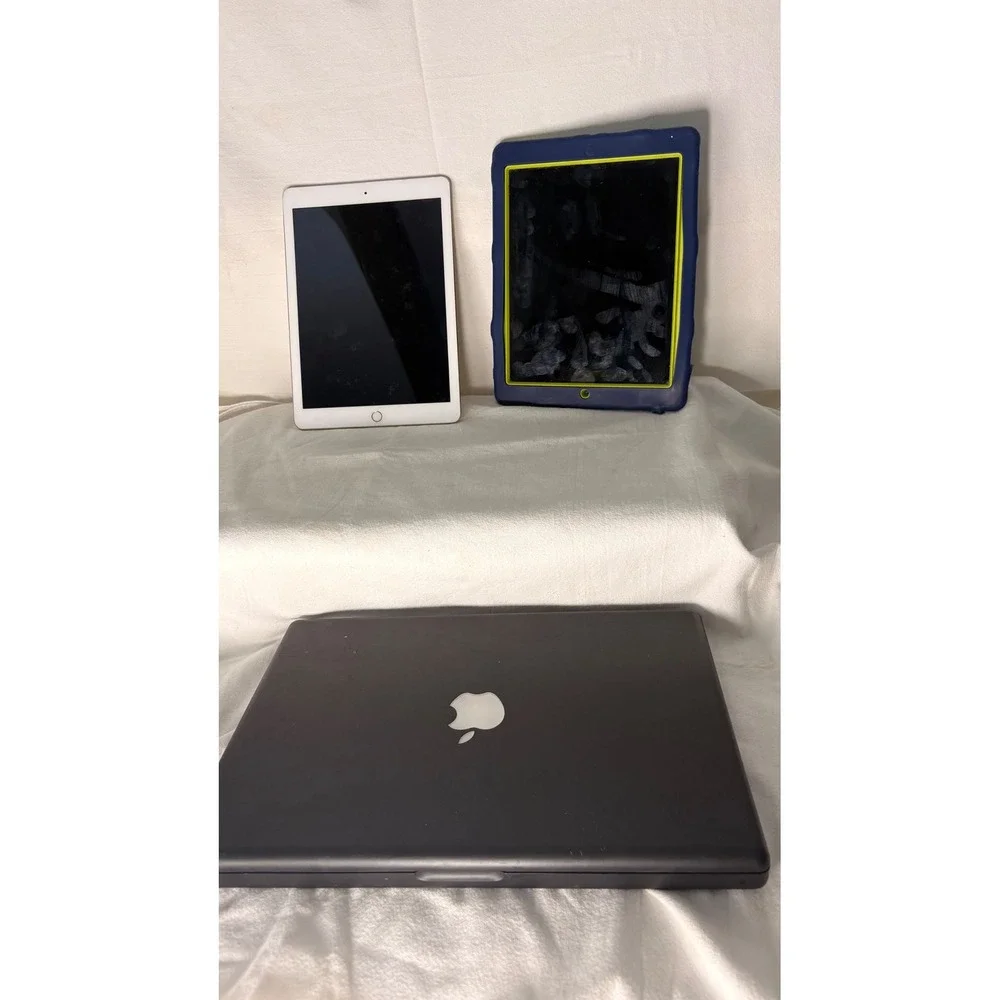 Apple Bundle MacBook A1181 Black 2007 & iPad A1395 16GB Silver Lot of 3 Tech