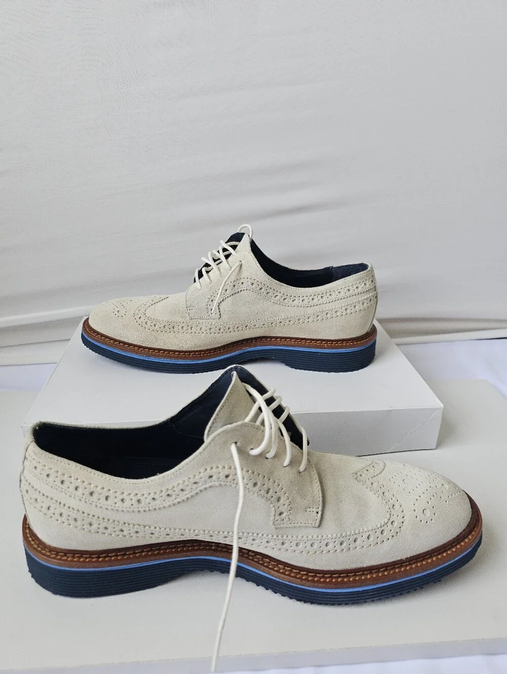 Johnston & Murphy wingtip style