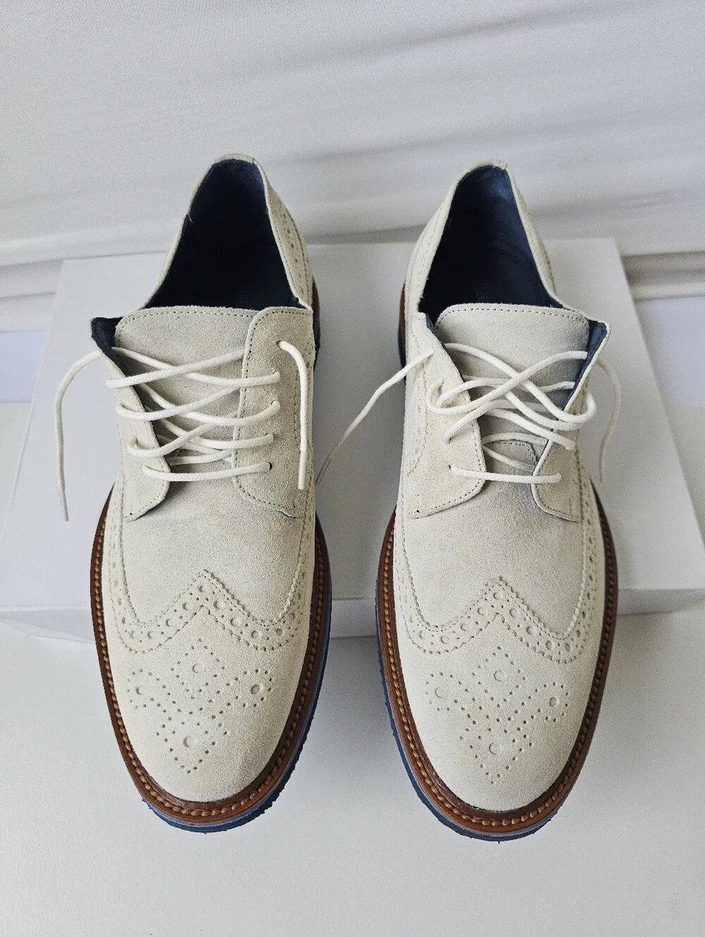 Johnston & Murphy wingtip style
