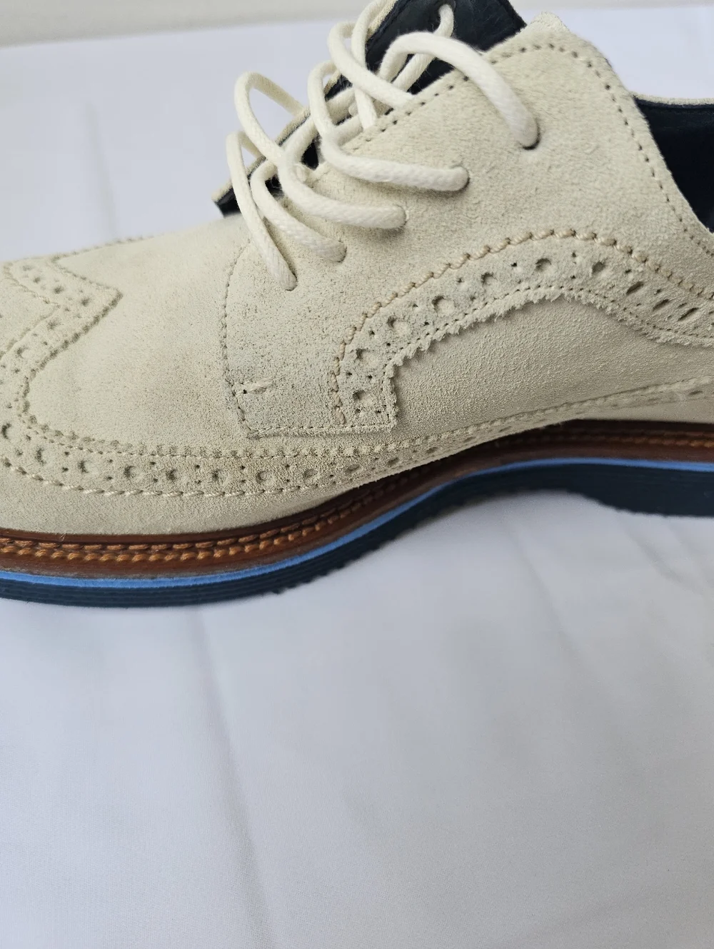 Johnston & Murphy wingtip style
